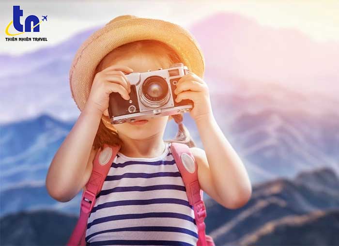 bi-quyet-giup-be-khoe-manh-khi-di-du-lich-mua-nong