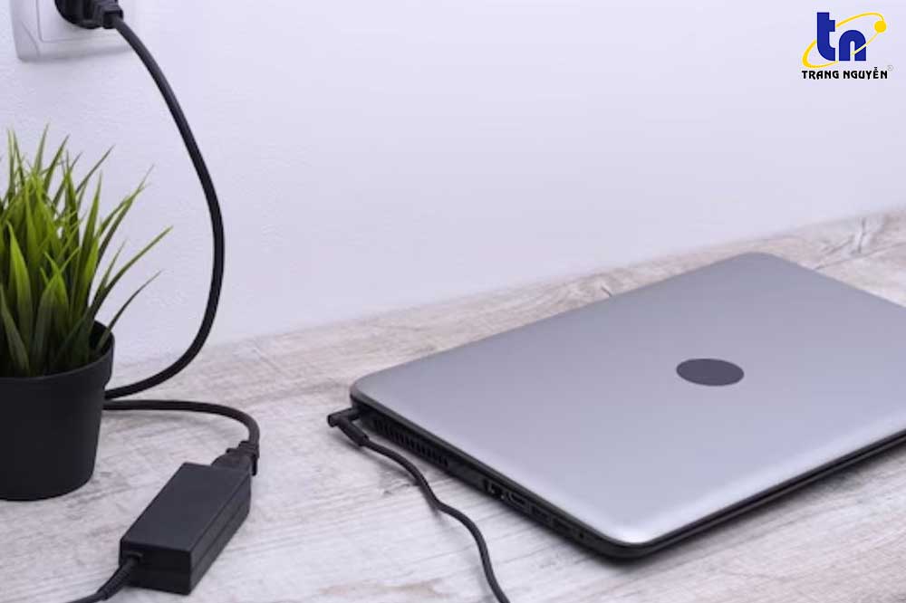 co-can-tat-may-khi-sac-pin-laptop-khong