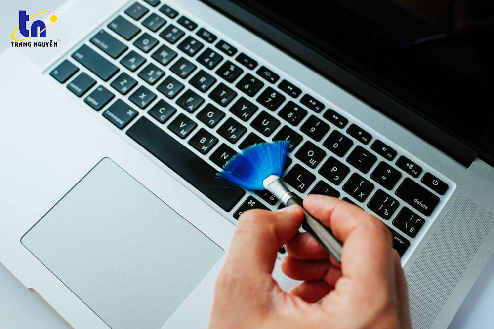 Hướng dẫn vệ sinh b&agrave;n ph&iacute;m laptop đơn giản ngay tại nh&agrave;