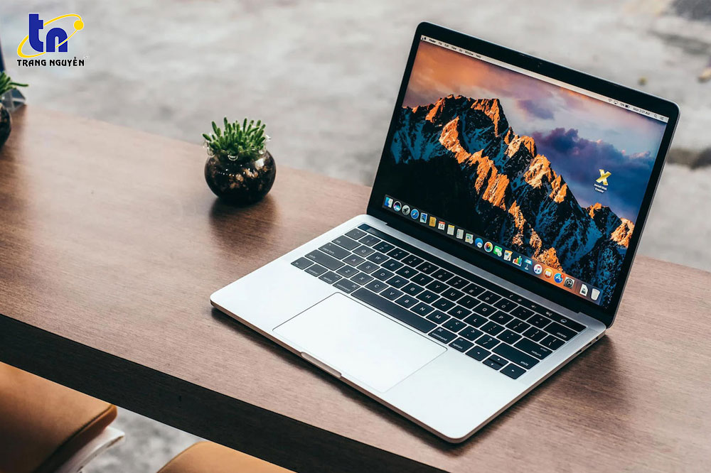 tac-hai-bat-ngo-den-tu-thoi-quen-gap-laptop-roi-xuat-ra-man-hinh-roi-su-dung